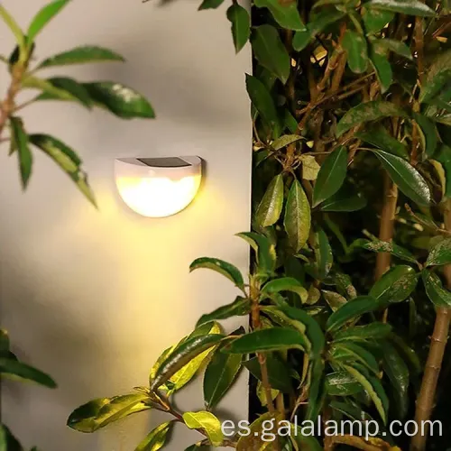 Luz de pared LED impermeable con energía solar